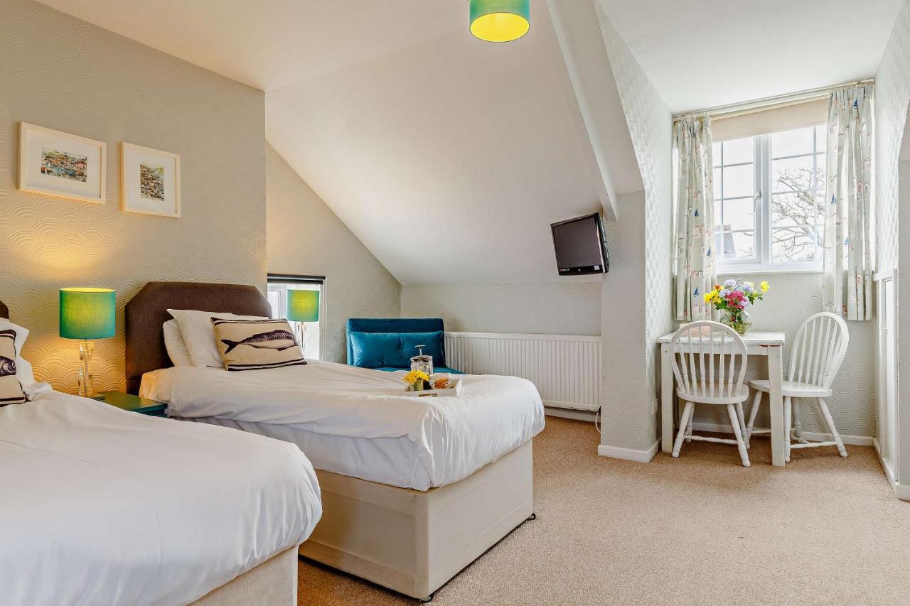 Quadruple Room with Private Bathroom